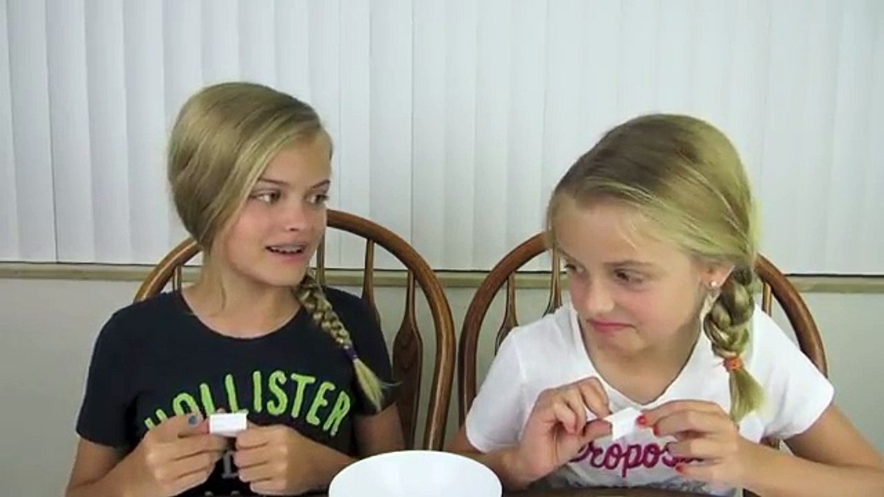 Oreo Challenge with a Twist ~ Jacy and Kacy