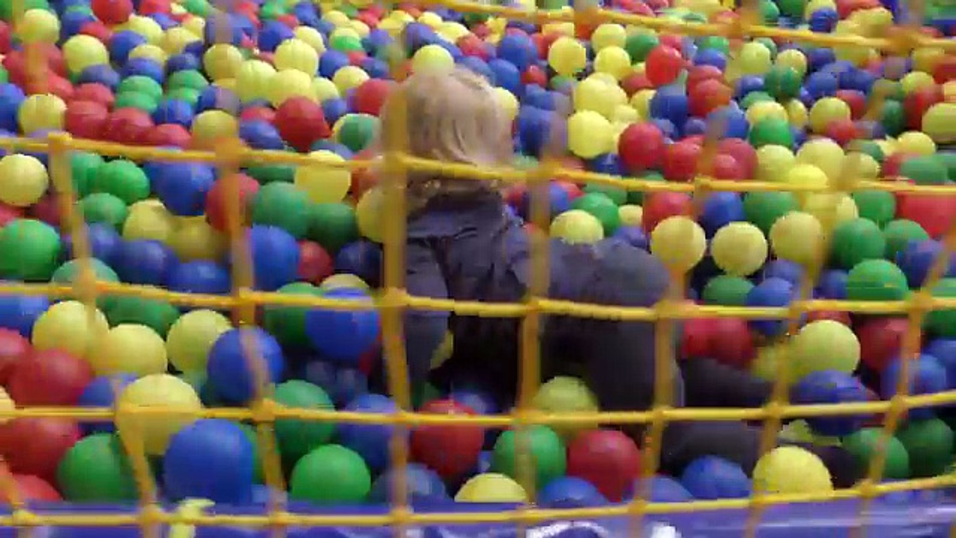 ⁣✿ Играем в Лабиринте Indoor Playground Family Fun for Kids Indoor Play Area Playroom with Balls