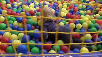 ✿ Играем в Лабиринте Indoor Playground Family Fun for Kids Indoor Play Area Playroom with Balls