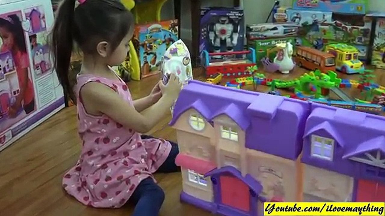Toys for Little Girls: You & Me Plastic Dollhouse Playset Unboxing with Maya