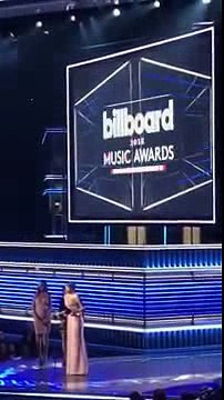 TAYLOR SWIFT WINS _TOP SELLING ALBUM_ BMAS 2018