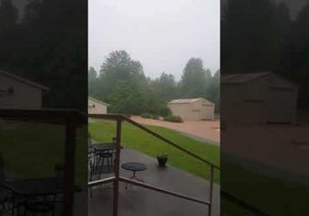 Скачать видео: Heavy Rain Triggers Flooding in Mill Spring