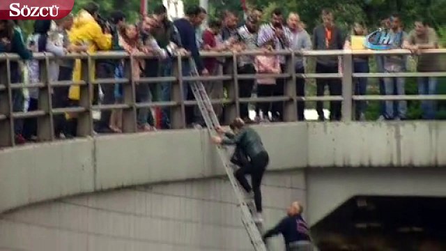 Ankara'da selde alt geçitte mahsur kalan otobüsteki yolcular tahliye edildi