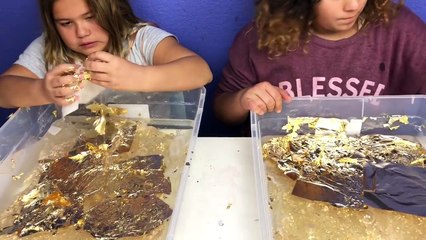 MIXING 200 GOLD LEAF FOILS INTO 4 GALLONS OF GIANT CLEAR SLIME!