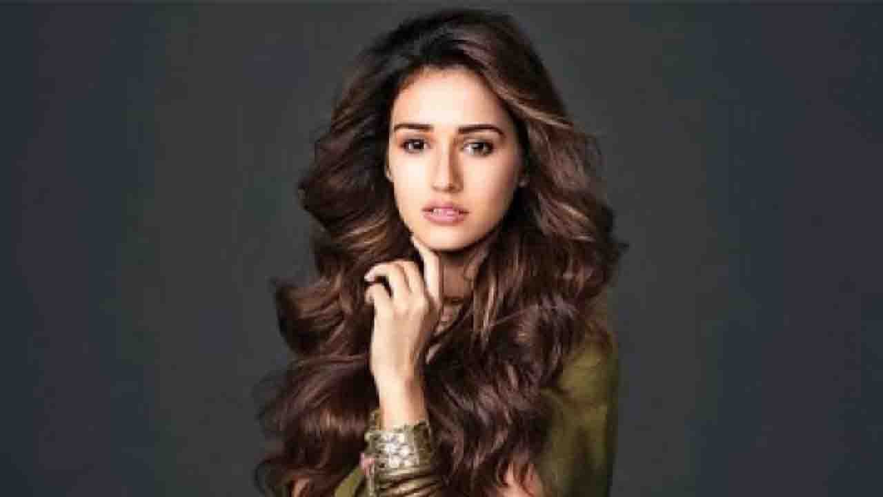 Disha Patani to Romance Aksahy Kumar and Hrithik Roshan after Salman Khan | FilmiBeat