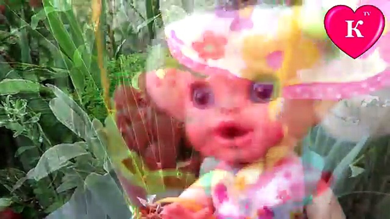 Кукла Пупсик на прогулке Беби Элайв мультик с куклой Видео для девочек
