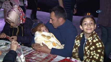 Sultanahmet’te beş bin kişi sahurda buluştu