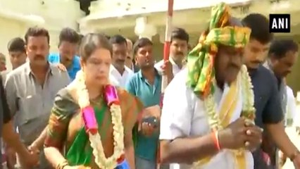 ನಿಯೋಜಿತ ಮುಖ್ಯಮಂತ್ರಿ ಎಚ್ ಡಿ ಕುಮಾರಸ್ವಾಮಿ ಹಾಸನದ ಲಕ್ಷ್ಮಿ ನರಸಿಂಹ ದೇವಸ್ಥಾನಕ್ಕೆ ಭೇಟಿ