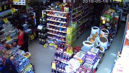Önce köpek çaldılar sonra marketten hırsızlık yapmaya çalıştılar