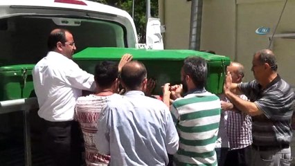 Oğlu tarafından öldürülen anne ve babanın cenazesi Adli Tıp Kurumu'ndan alındı