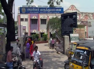 பாம்புடன் போலீஸைத் தேடி வந்த உறவினர்கள்!-வீடியோ