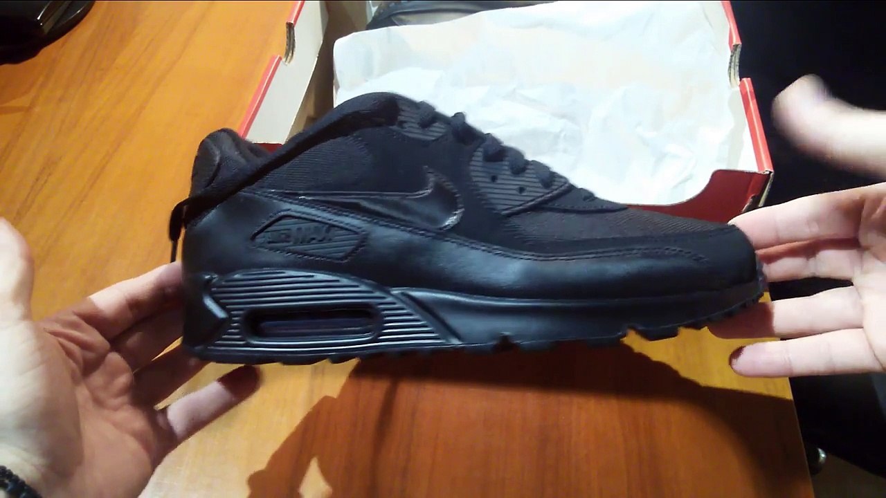 Unboxing & On feet - 2018 Nike Air Max 90 - Ultra Essential - Black