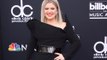 Kelly Clarkson reunites with Simon Cowell at Billboard Music Awards