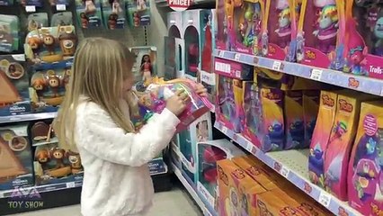 Toys R Us Christmas toy shopping spree