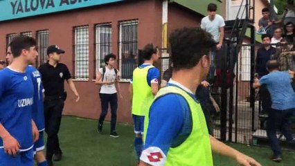 5 kırmızı kartın çıktığı maçta yumruklar konuştu