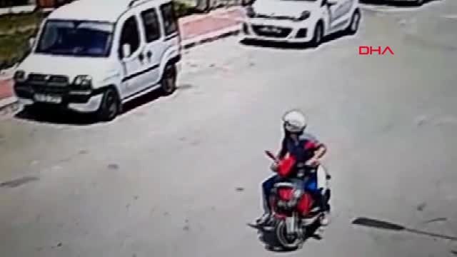 Antalya Alacağı Olduğunu İddia Ettiği Kişinin Aracını Yaktı