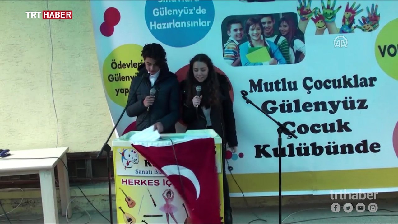 İstiklal Marşı'nı okurken hem ağladı hem ağlattı