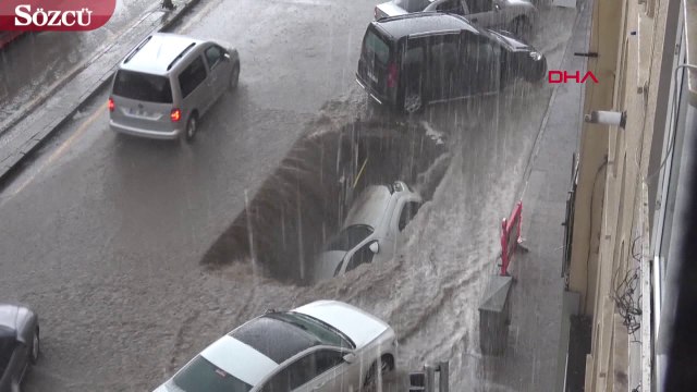 Erzurum karayolunda göçük otomobili böyle yuttu