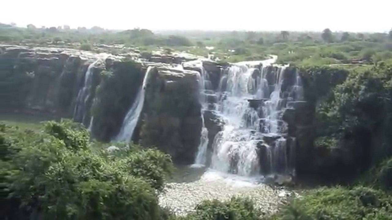 Crocodiles on Indian  Waterfalls......!!!!!!