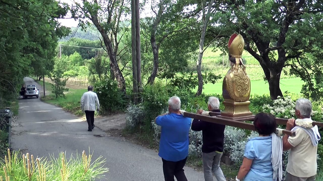 Alpes-de-Haute-Provence : Pierrevert respecte la tradition, en avant pour la procession de la Pentecôte