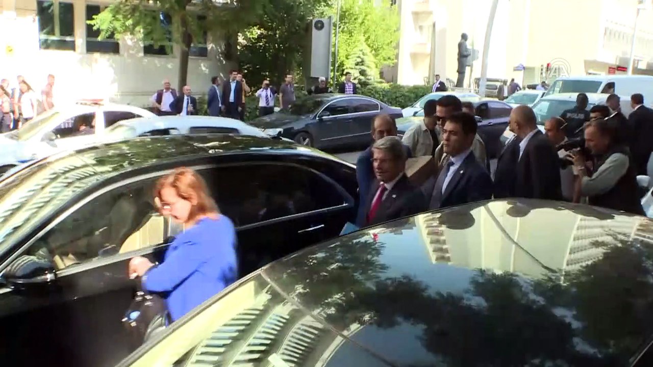 Seçime katılacak siyasi partiler milletvekili aday listesini YSK'ye teslim etti - ANKARA