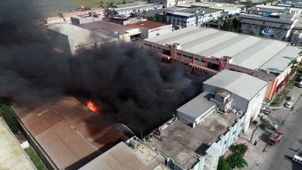 Mersin'de soğuk hava deposunda yangın... Yangın havadan görüntülendi
