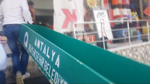 Optik mağazası sahibi kadın pompalı tüfekle intihar etti