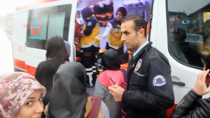 Sel sularının kapattığı köprü altında servis aracında mahsur kalan 13 öğrenci kurtarıldı