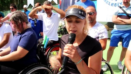 Teniste engeller kalktı