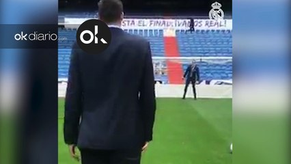 Felipe Reyes jugando al fútbol