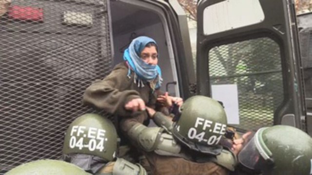 Fuerte represión policial en protestas estudiantiles preocupa a Chile