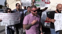 Filistinlilerden ABD'li heyete 'yumurtalı ve ayakkabılı' protesto - BEYTÜLLAHİM