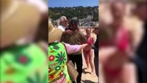 Una mujer criticada por retirar cruces amarillas en una playa