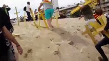 Cruces amarillas en la playa