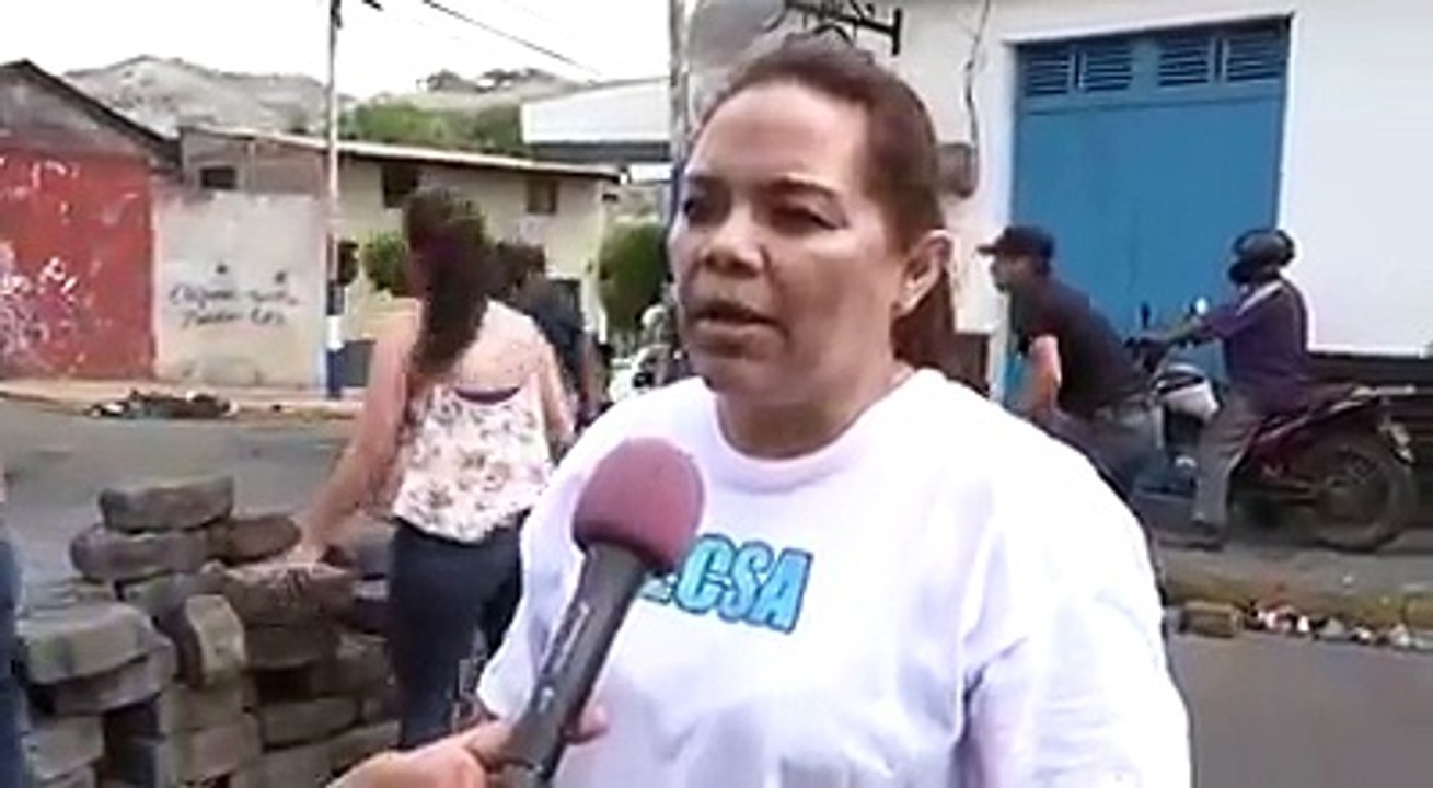 Familias matagalpinas se unen para limpiar tranques en la ciudad.#NicaraguaQuierePaz