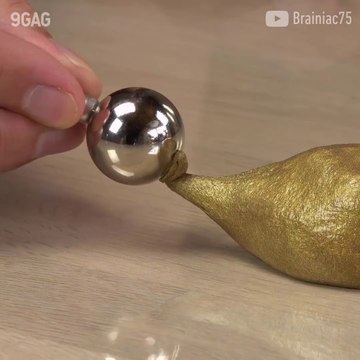 Il s'amuse avec un aimant et du fluide fero-magnétique, le résultat est incroyable