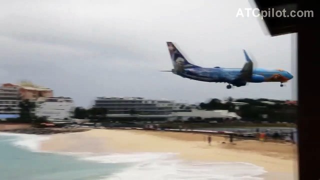 Un avion Boeing 737 passe pas loin de la catastrophe en frôlant l'océan à l'atterrissage
