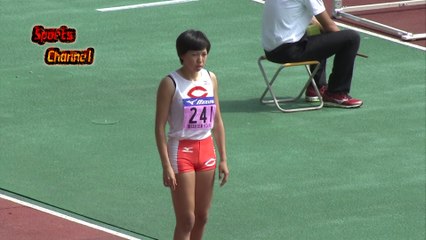 ユニフォームは白いのに、チラリと見えるのは黒いのか