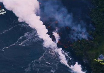 Tải video: Aerial Footage Shows Lava From Hawaii's Kilauea Entering Ocean