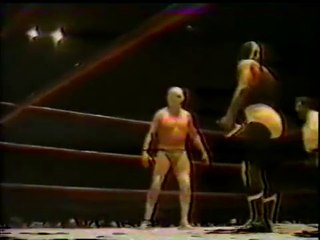 HIJO DEL SANTO Y BLACK SHADOW JR. VS. ESPANTO JR. Y ESKELETOR (01_12_85).