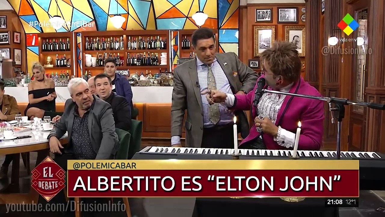 Albertito como "Elton John" en Polémica en el Bar | 21-05-2018 | @DifusionInfo
