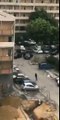 Marseille: La vidéo terrifiante d'hommes armés et cagoulés qui ouvrent le feu dans une cité, mettent en joue des policiers