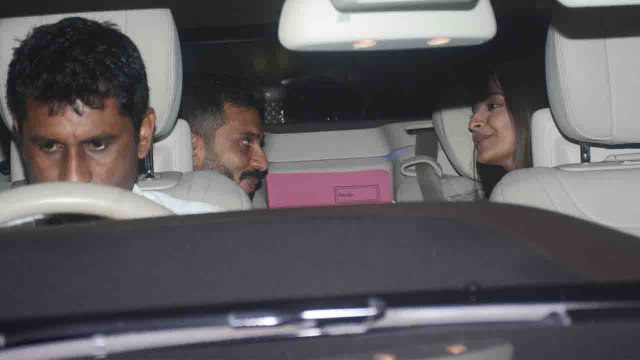 Sonam Kapoor gives warm welcome to Anand Ahuja at Mumbai Airport; Check out | FilmiBeat