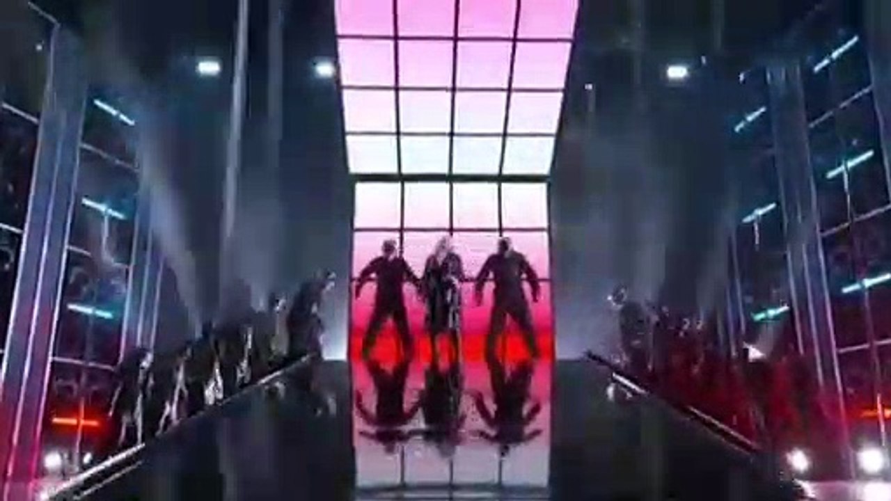 Christina Aguilera & Demi Lovato - Fall in Line (live at 2018 Billboard Music Aw