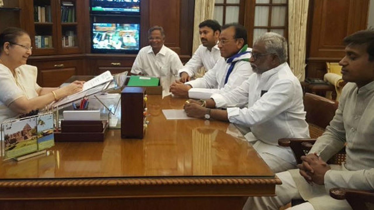రాజీనామాలు : వైసీపీ ఎంపీలకు స్పీకర్ లేఖ!