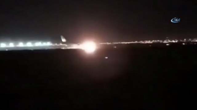 - Türk Pilot, Arızalanan Yolcu Uçağını Burnu Üzerine İndirdi
