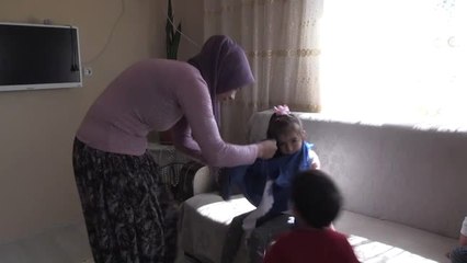 Minik Yezda Nur Ana Kucağında Okul Yolunda