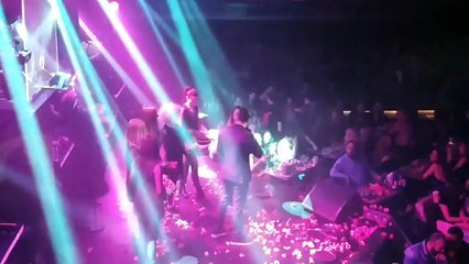 Σάκης Αρσενίου - Μη Βλέπεις Που Γελάω - Live 2017 Frangelico