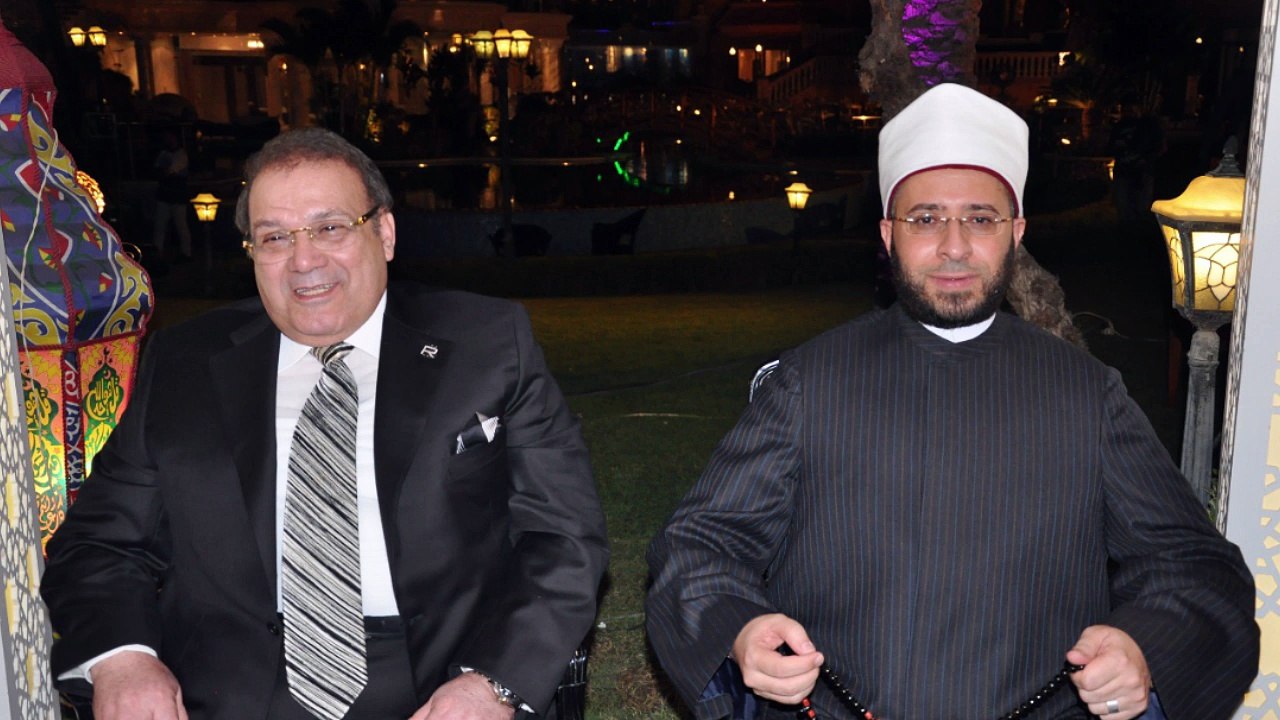الجمعة أسامة الأزهرى ضيف حسن راتب بصالون المحور الثقافى على المحور