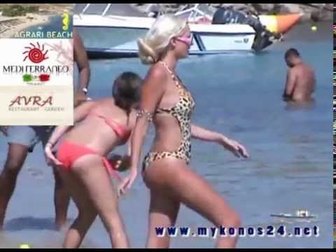 Τζούλια Αλεξανδράτου στην παραλία της Μύκονο | Julia Alexandratou at the beach in Mykonos